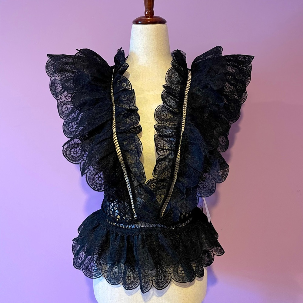 Mele E. Pere black top